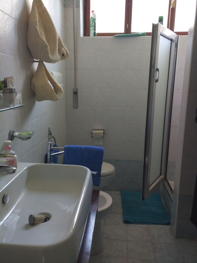 Home Close to the sea With Terrace and Free Parking view 3
