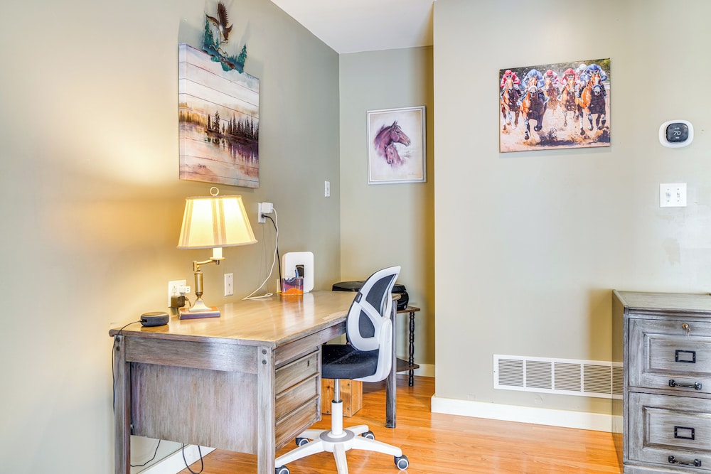 14 Mi to Dtwn Louisville: Holiday Vacation Home!