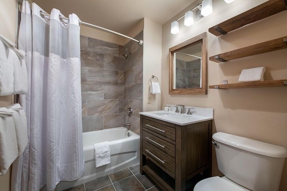 Zephyr Mountain Lodge Condos