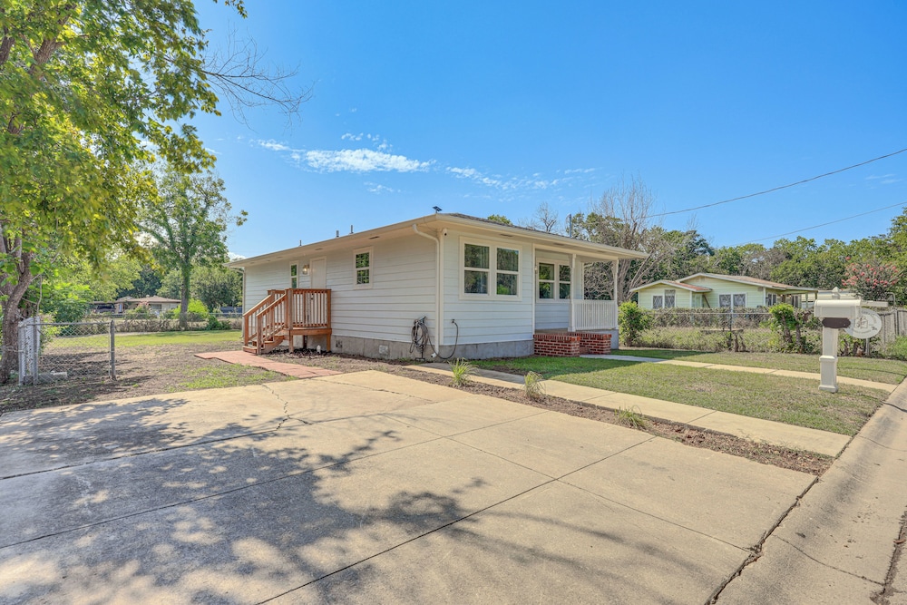 Modern Seguin Home: Steps to Trails & Park West!, photo 11
