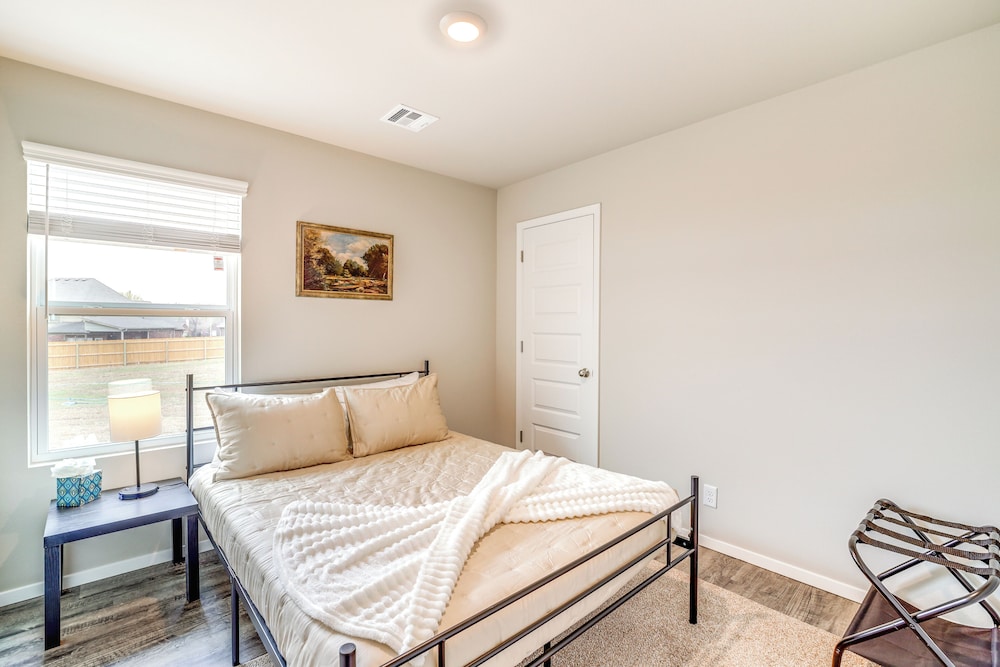 14 Mi to Tulsa: Home w/ Patio in Broken Arrow