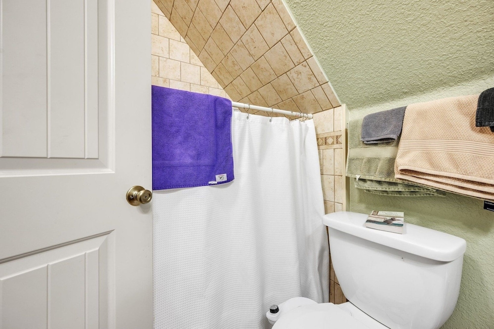 Stylish 2-story Home - Perfect Denver Location 2 Bedroom Home