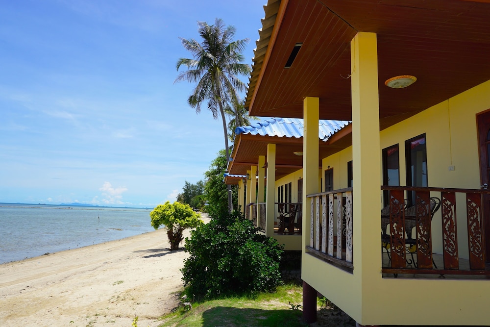 The Beach Village - Hostel