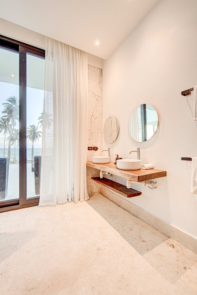 7-br Luxury Beachfront Paradise With Ocean Views