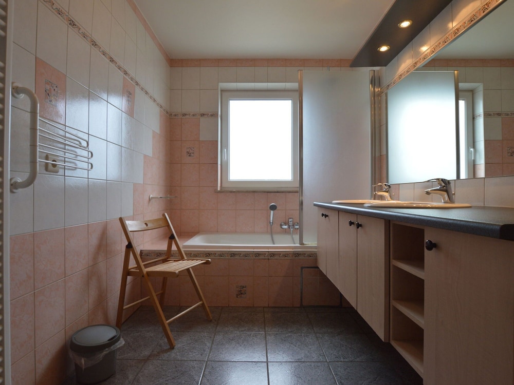 Spacious Holiday Home in Ovifat With Terrace view 4