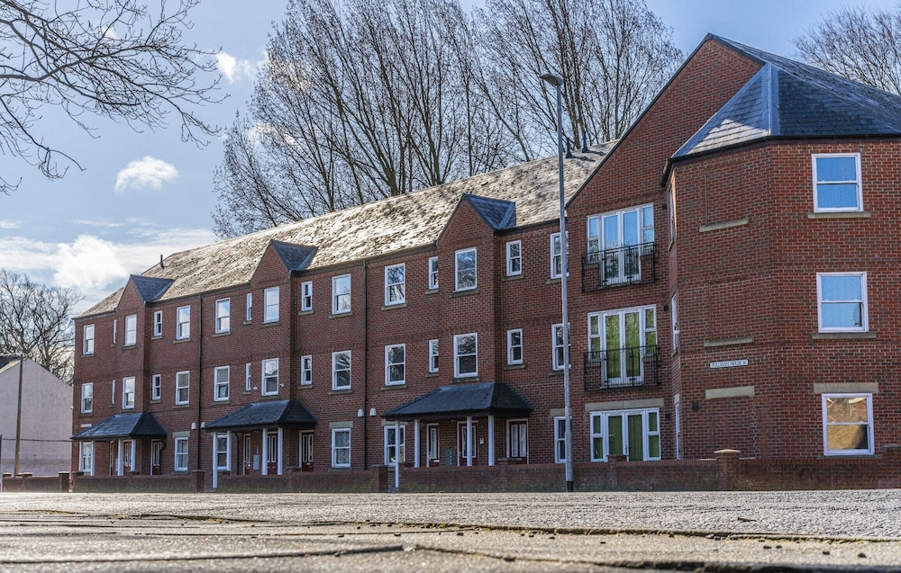 Darlington Vacations - Pullman House Serviced Apartments - Property Image 1