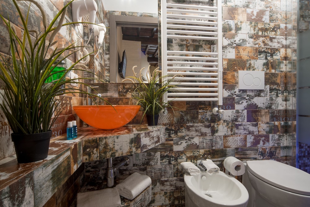 StarHome NAVONA