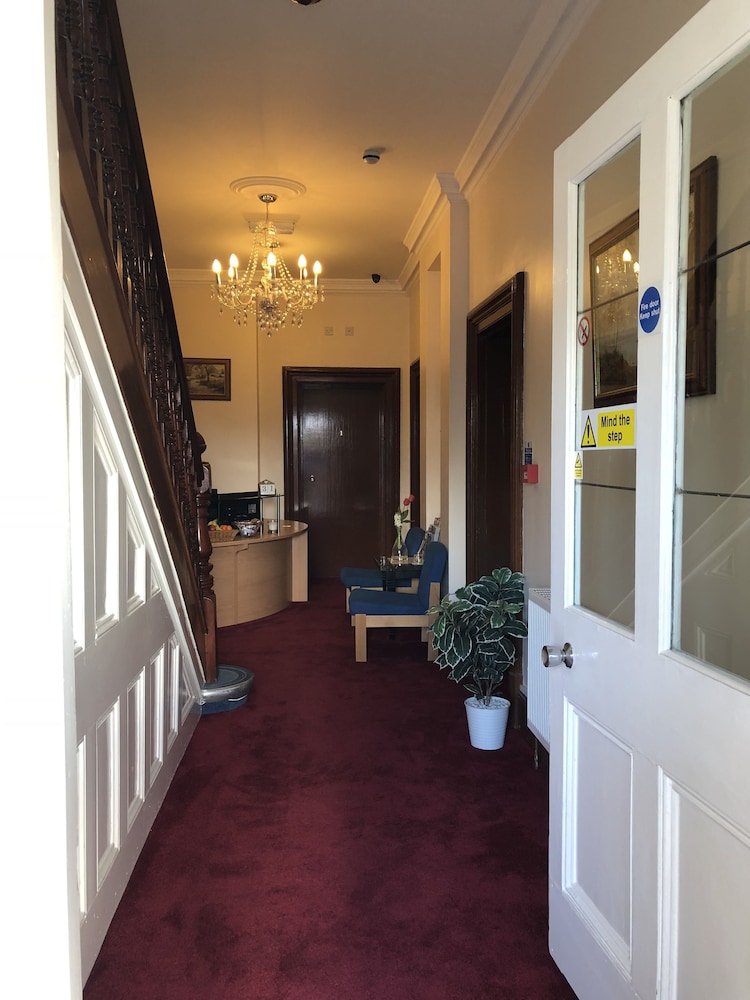 Horley Vacations - Gatwick Inn Hotel - Property Image 3