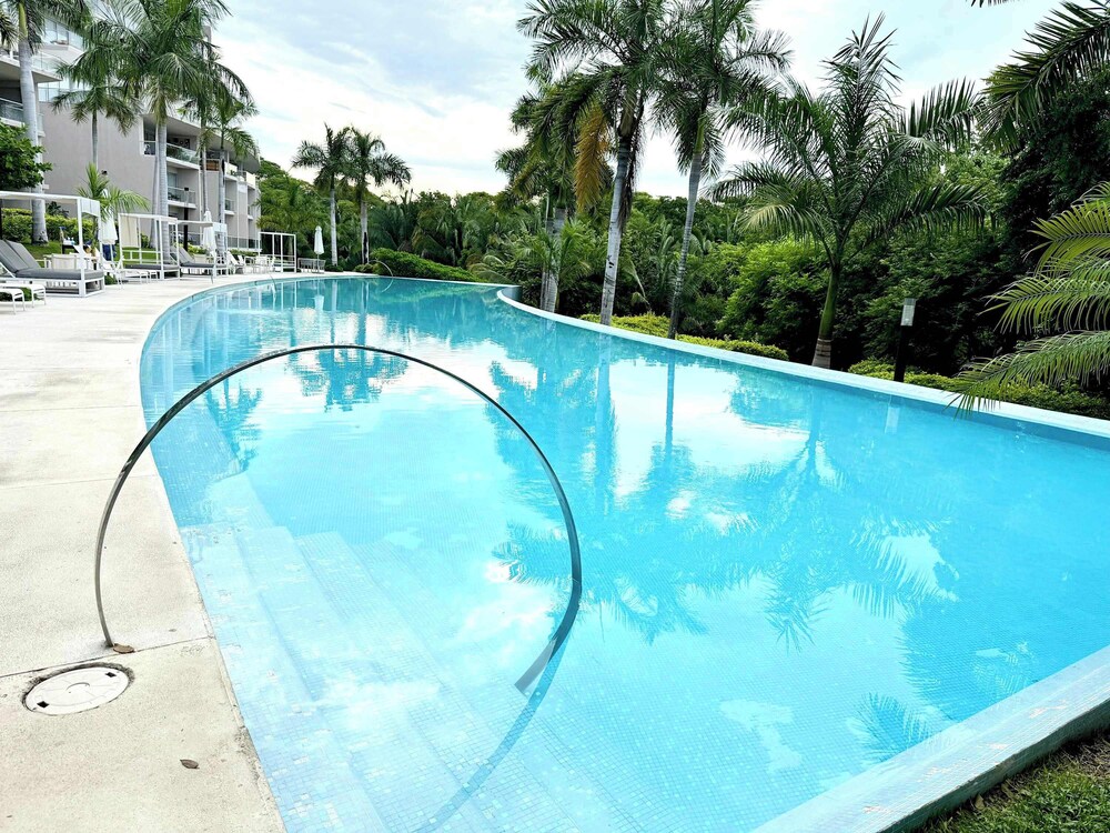 Bolongo 1BR Your Exclusive Oceanfront Escape