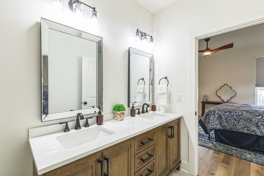 Brand-new 4br Unique Design Near Downtown Indy 4 Bedroom Home