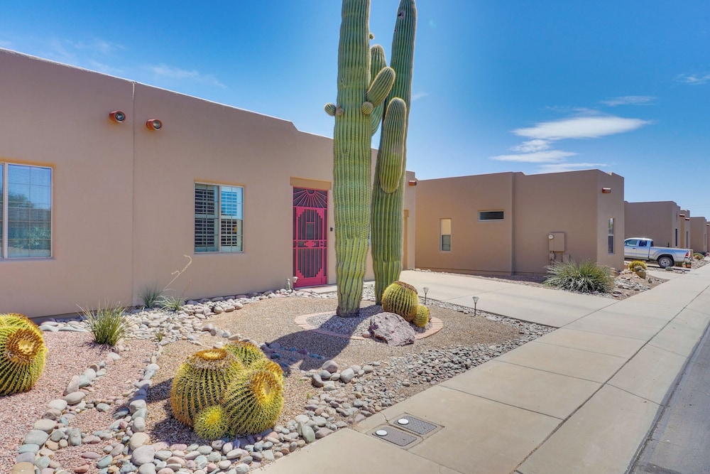 Mtn-view Oasis w/ Pool Access in Green Valley!