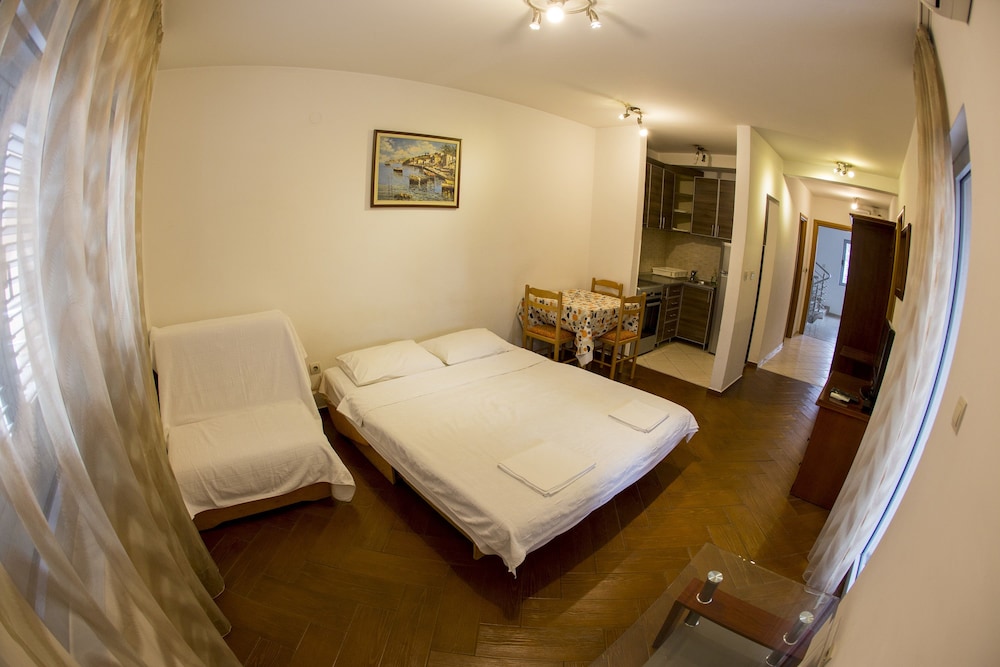 SMS Apartments