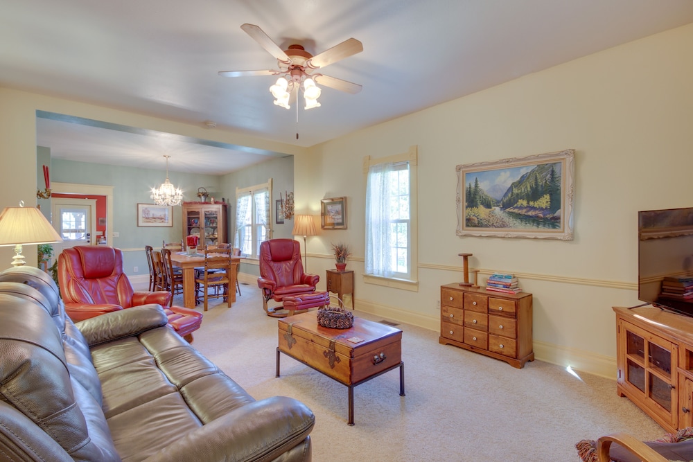 Large Family Home w/ View, 1 Mi to Red Lodge Ski! view 5