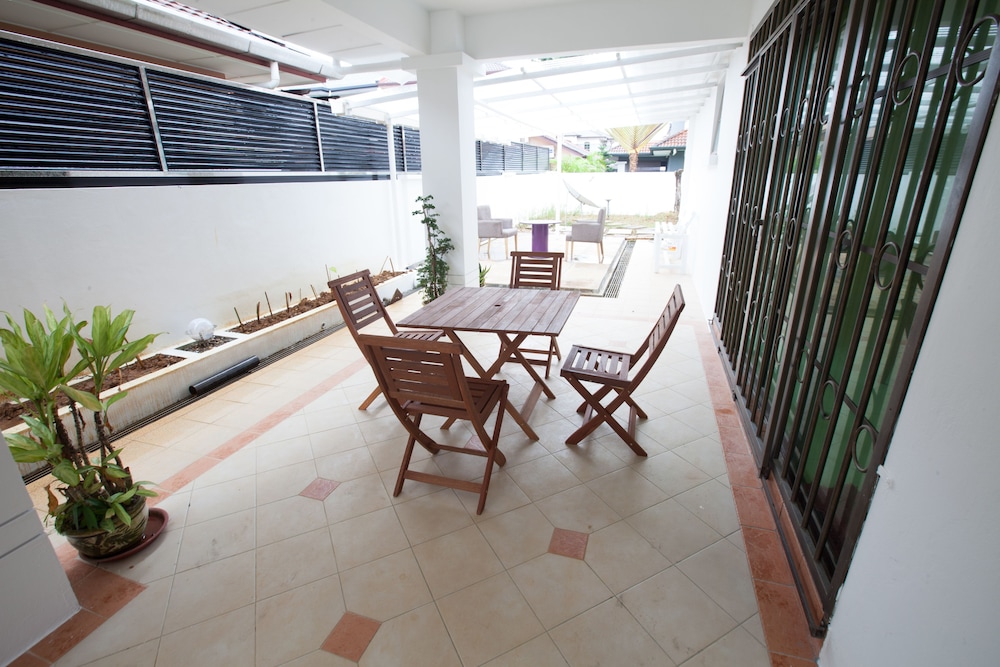 Natol Homestay - Sydney Batu Kawa MJC New Townships