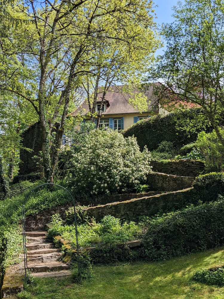 Sous le Chateau view 4