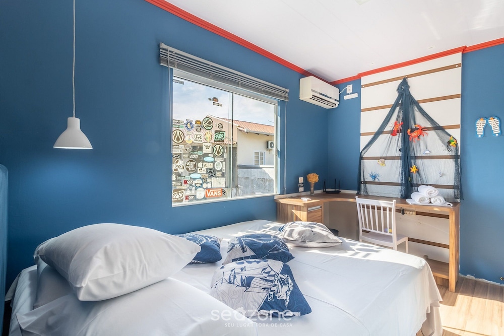 Apt w/ Balcony, 3 Bedrooms Close to Beach Rsu3842