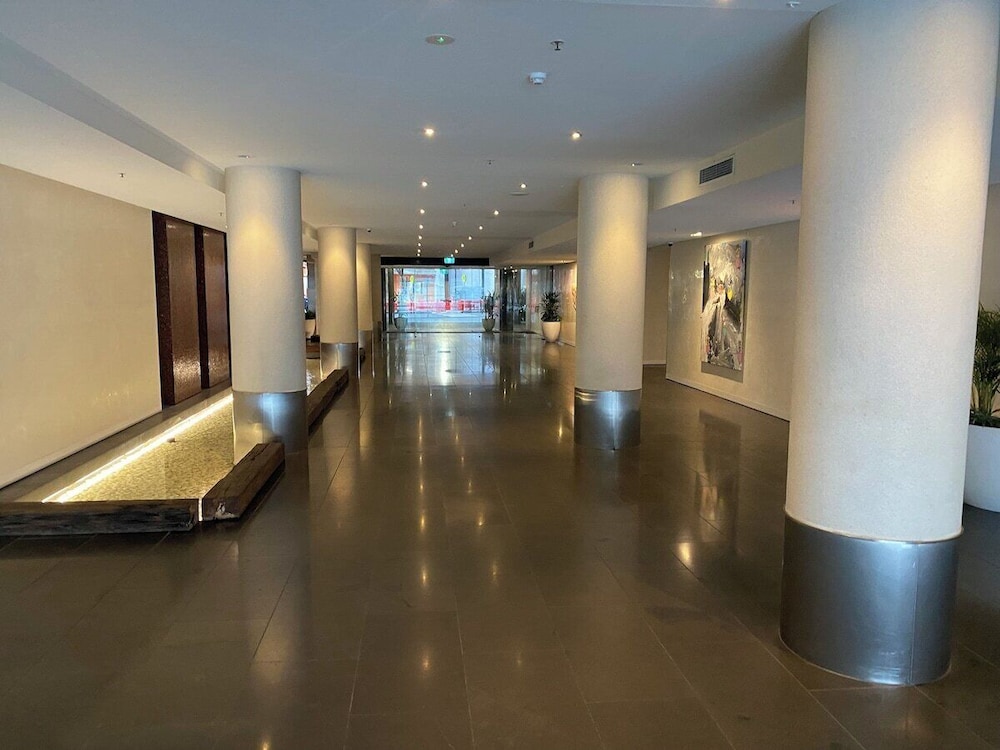 Luxurious Apartment With City Views and Yarra River