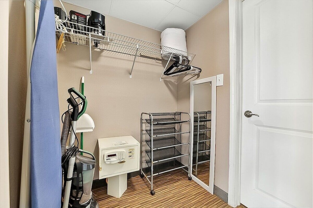 Caravelle 706 1 Bedroom Condo