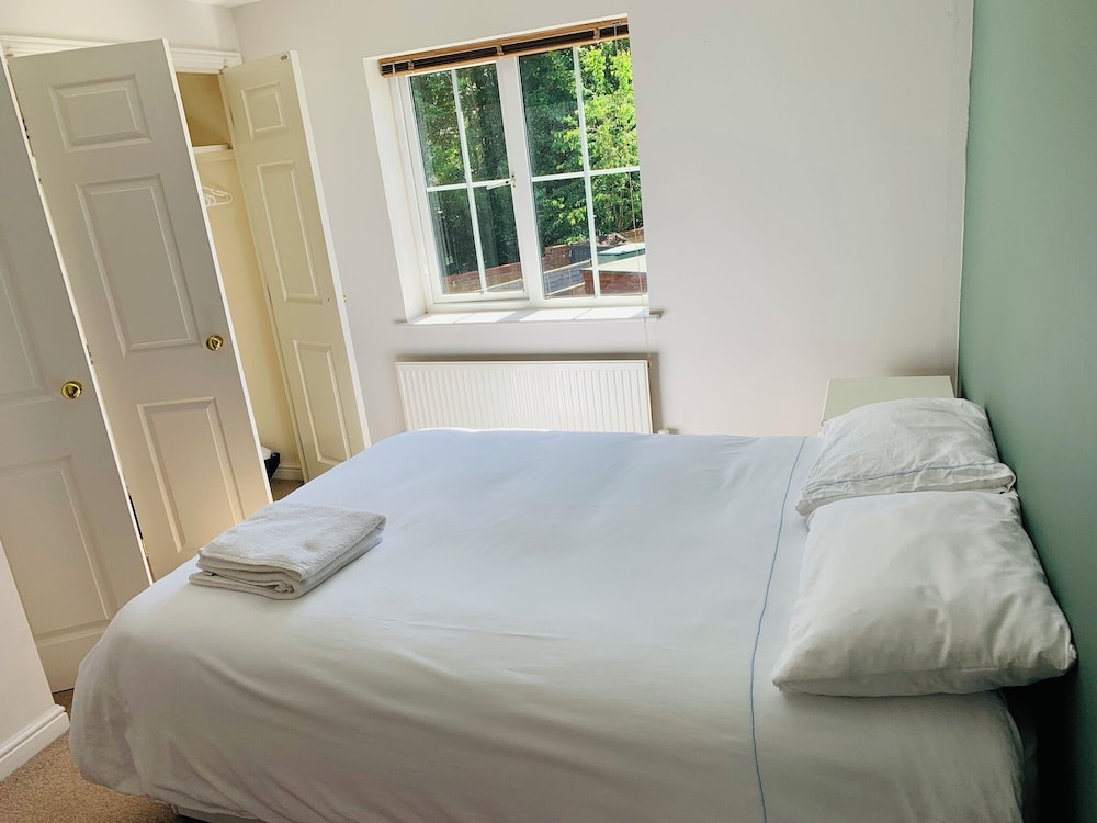 Beautiful 2-bed Villa in Coventry view 5