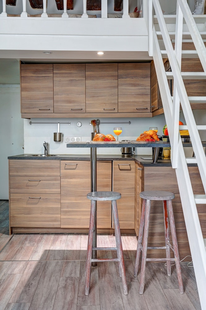 Charming Le Marais Mezzanine Studio