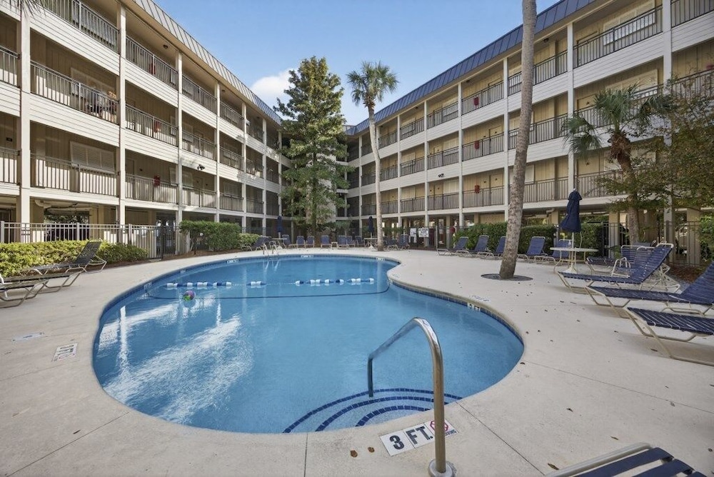 South End - 180 Sea Side Villas 1 Bedroom Condo