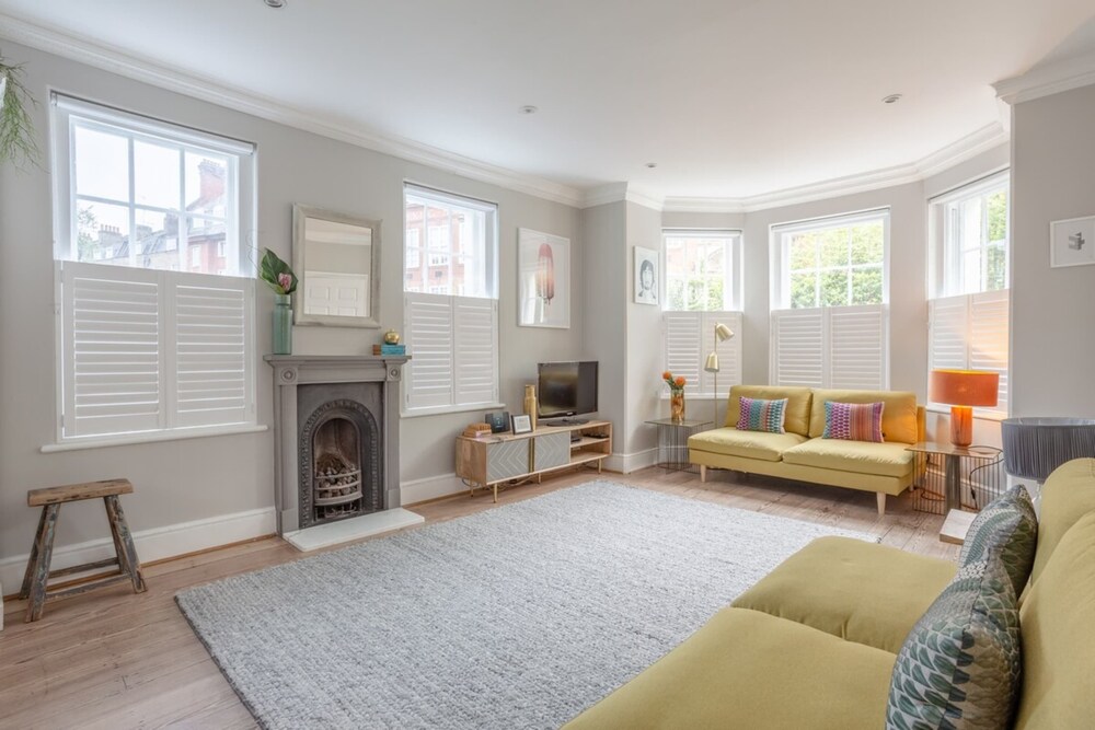 Charmingly Unique and Recently Refurbished Watchman's Lodge in Camden Town