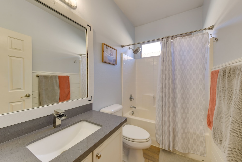 Charming Gilbert Home w/ Patio  Putting Green! - Property Image 11