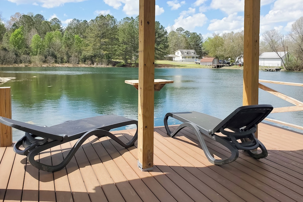 Kayak & Fish: Little River Canyon Lakefront Cabin