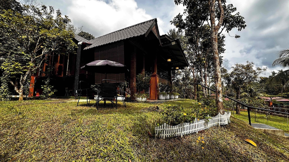 Charming Nature Kampung Home for Family Getaways