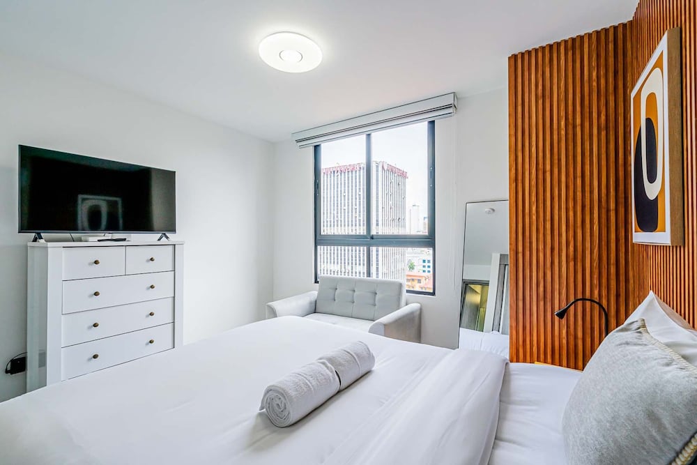 w Sophisticated 1BR w High-rise View in Calle 50