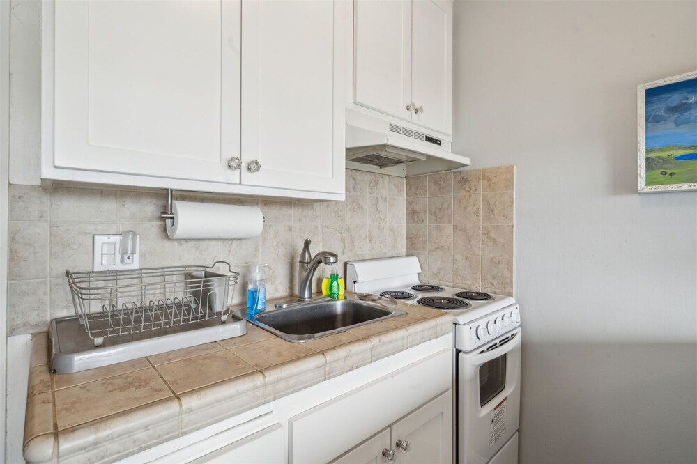 Beautiful 1 Bed Beach Balcony Condo #207 1 Bedroom Condo by Sunset Shores Condominiums