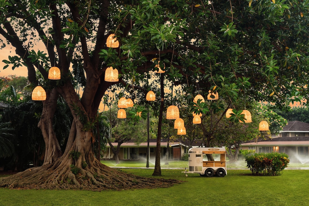 Royal Lahaina Bungalows & Spa