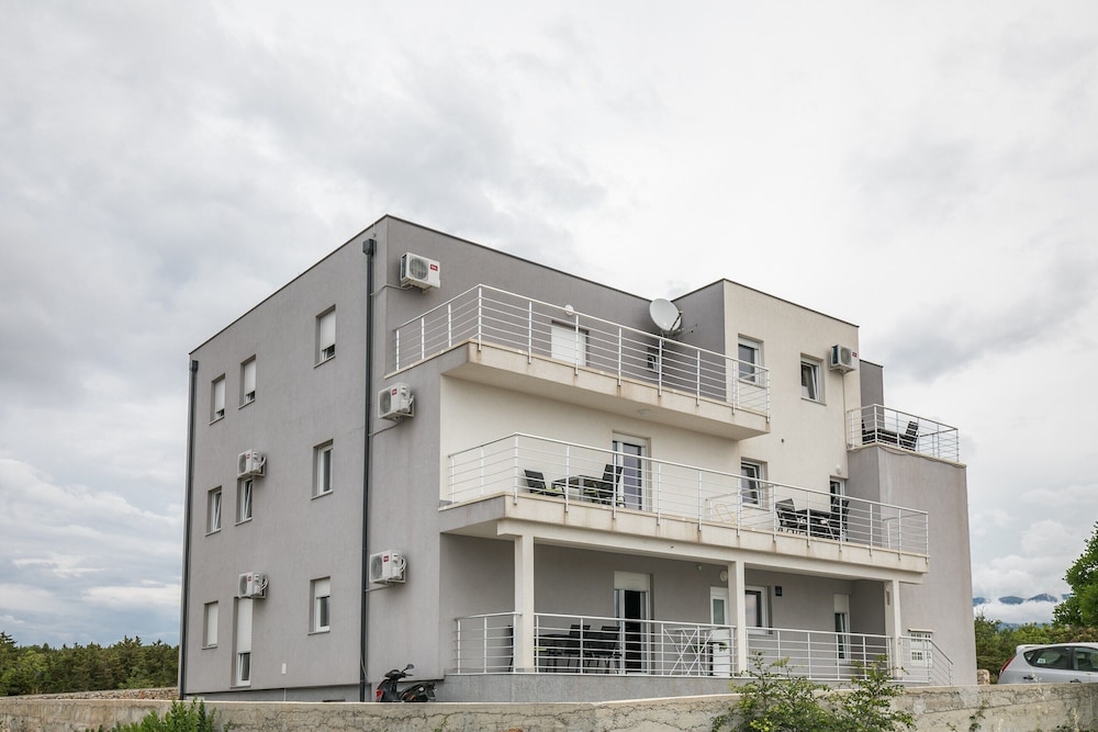 Lovely Apartment in Novalja near Sea Beach