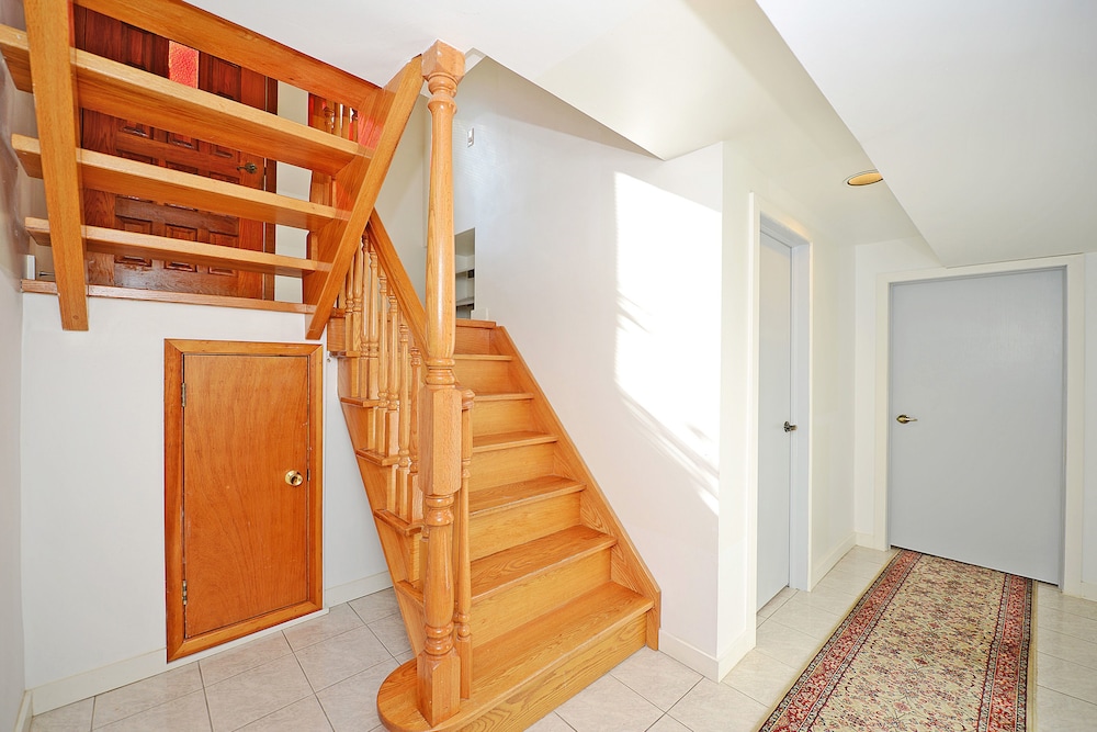 Richview Gardens Apartment - Image 2