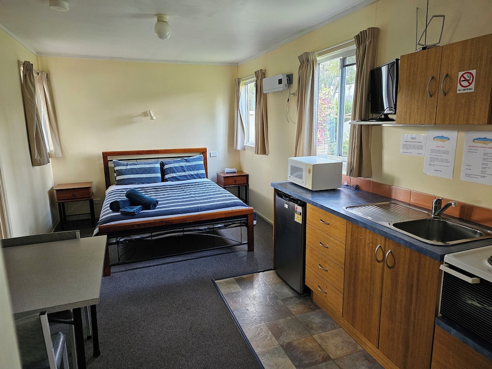 Snug Beach Cabin And Caravan Park
