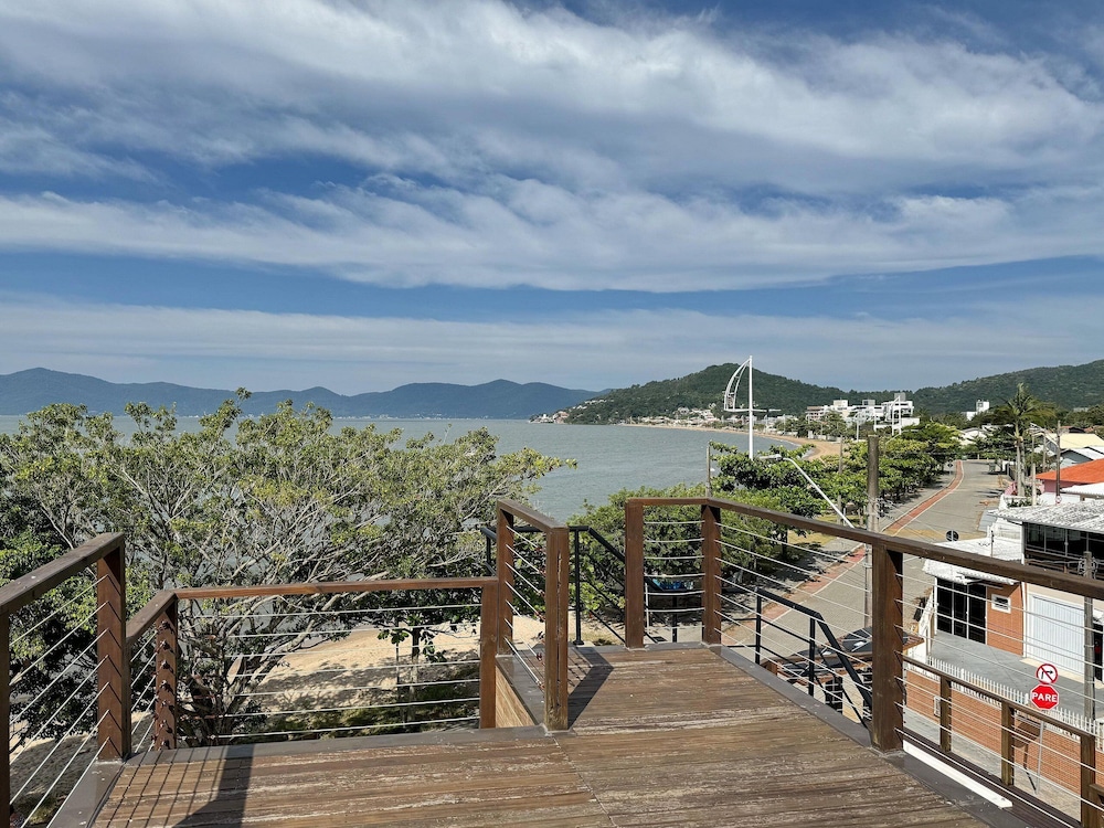Casa de Frente pro Mar com Piscina