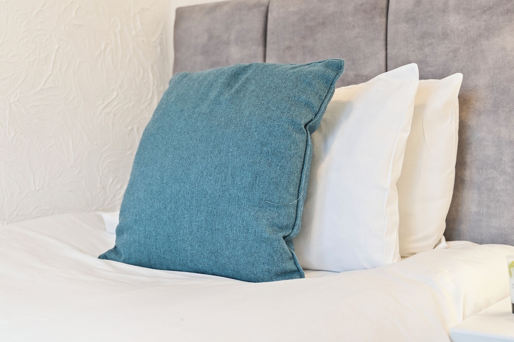 Spacious 3-bed House in Birmingham view 4