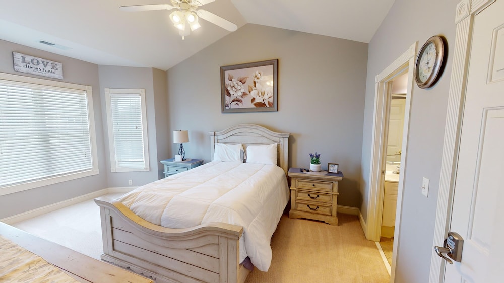 Magnolia Pointe Luster Leaf 4895-402 2 Bedroom Condo