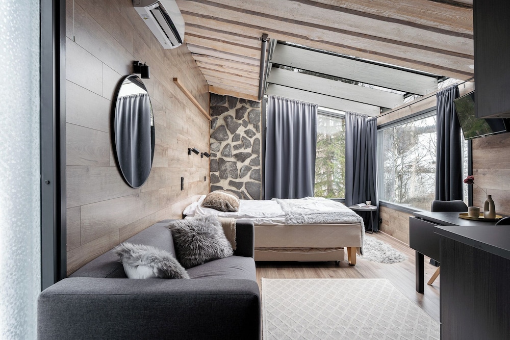 Private & Luminous Suite with lake views