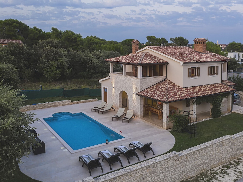 Detached Villa With Swimming Pool in the South of Istria Near the Sea view 2
