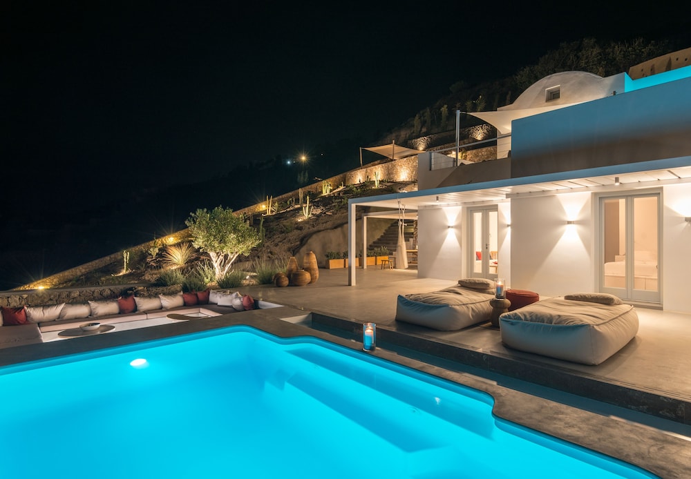 Santorini Heights