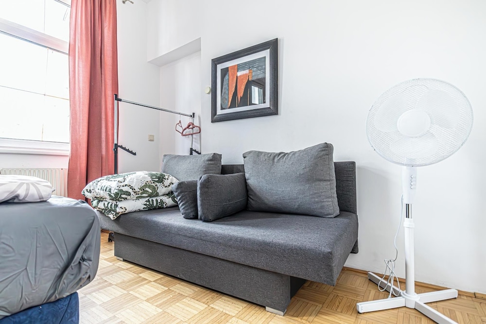 Comfy 4BR Apt Ideal for Groups Families