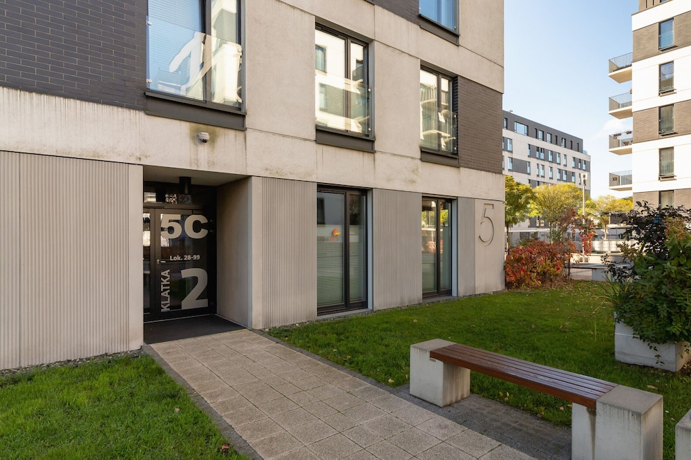 Kraków Apartment Szafrana by Renters view 3