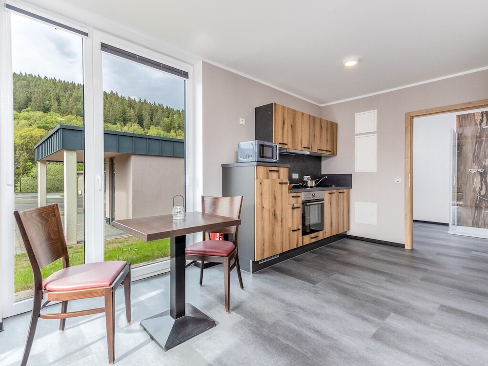 Beautiful Bungalow Near the Lake Beach
