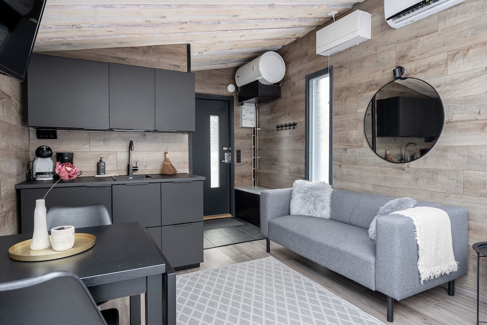 Private & Luminous Suite with lake views