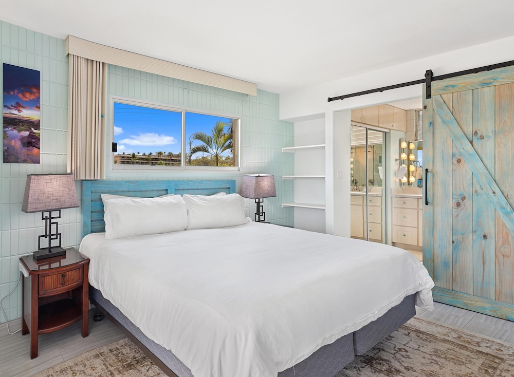 Haleakala Shores A-301 - Golden Sand Beaches, Ocean Views, Sleeps 6, Split AC!