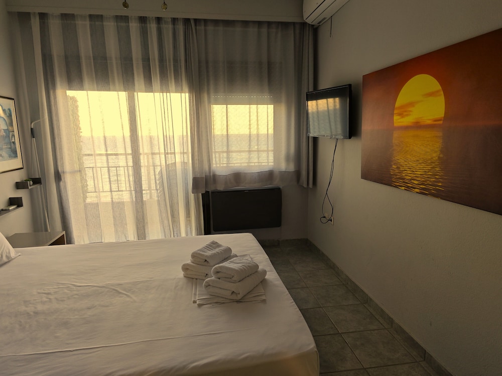 STUDIO JUST ON THE BEACH view 2