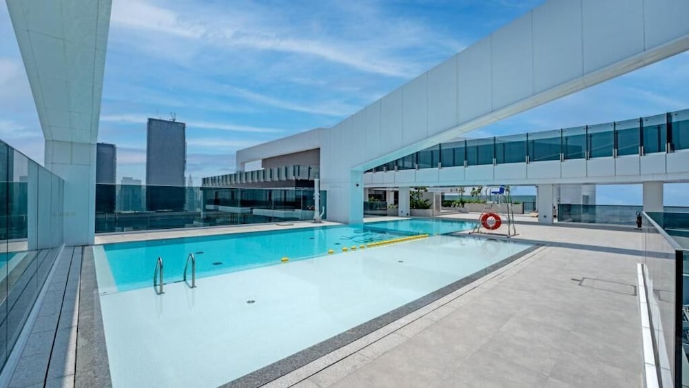Whitesage - Super Spacious Apt with Dubai Garden Glow Views