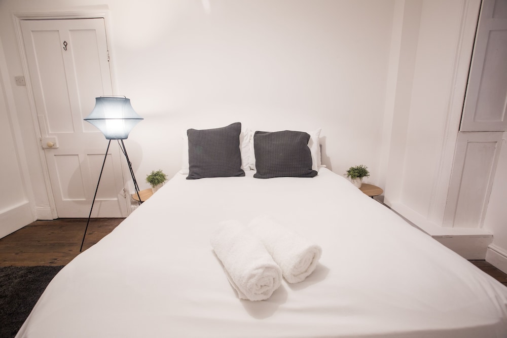 Short Stay Bristol - Pembroke Apartment view 4
