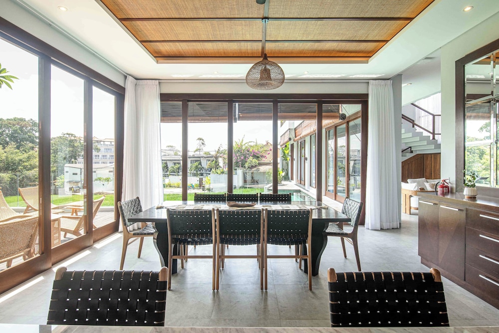 5-br Beach Villa in Canggu Overlooking Rice Fields